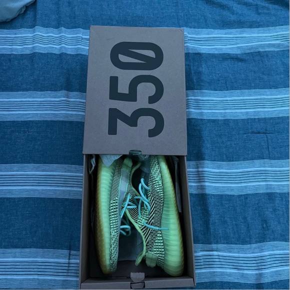 Yeezy Boost 350 V2 ‘Yeezreel’ (non-reflective) with original box - Picture 3 of 4